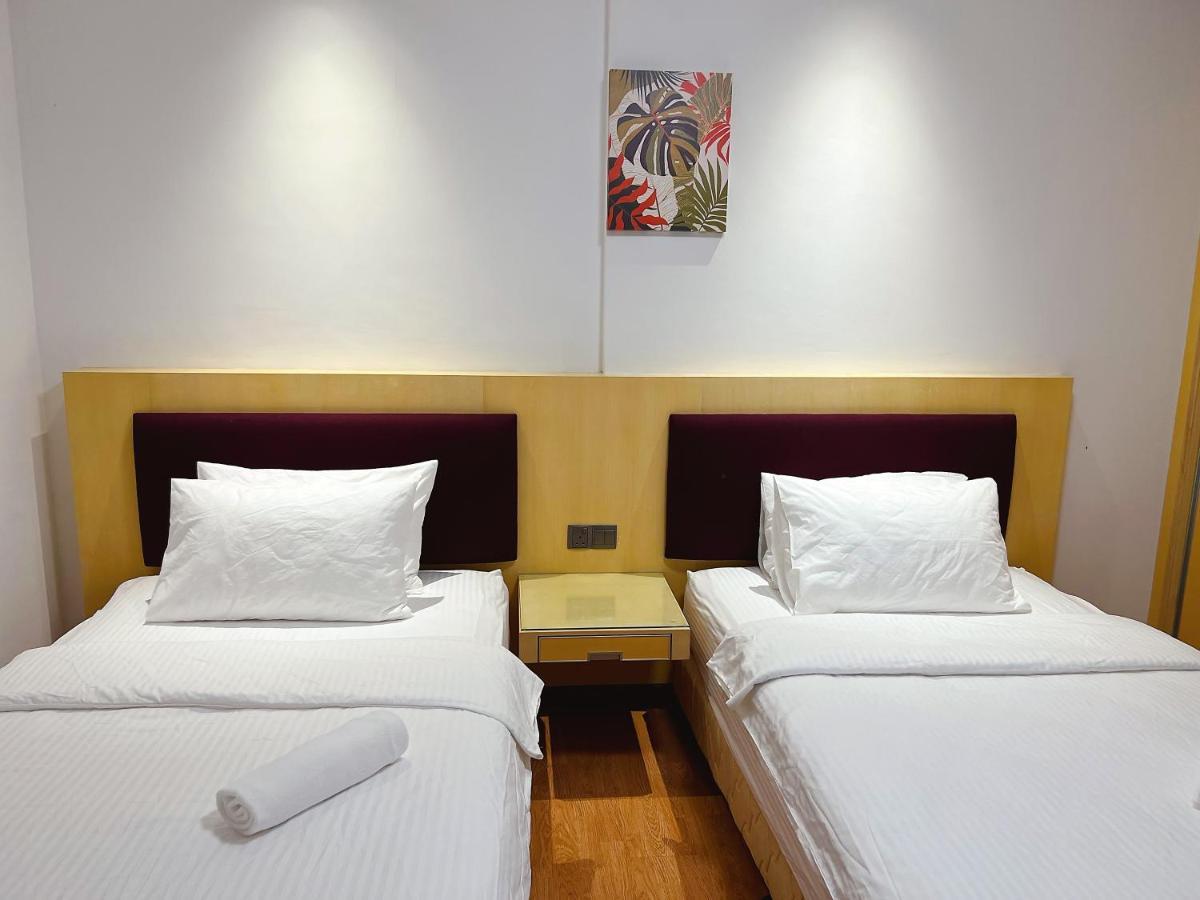 Imperial Grand Suite Apartment Kuching Exterior foto